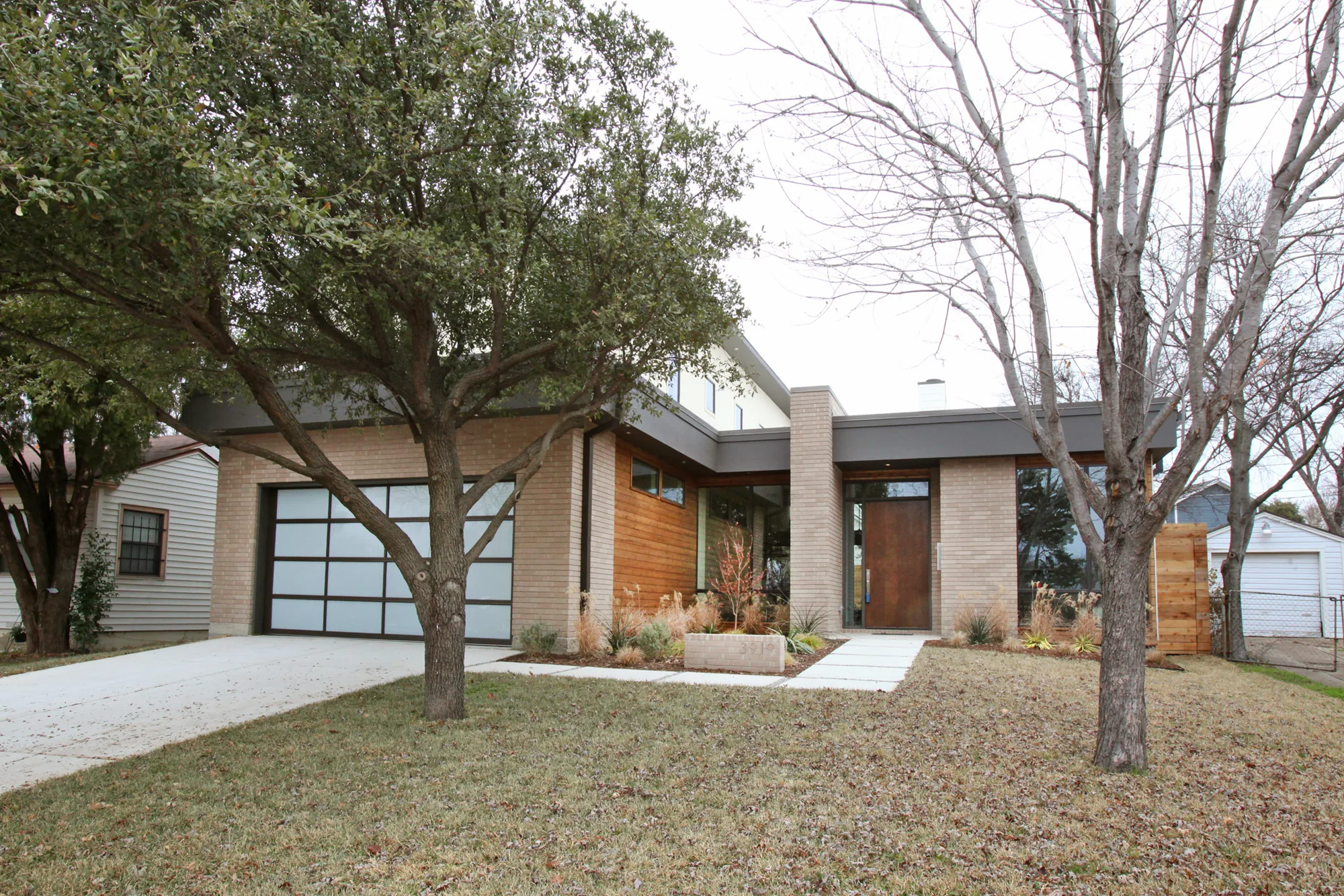3919 Lively Ln — photo 2