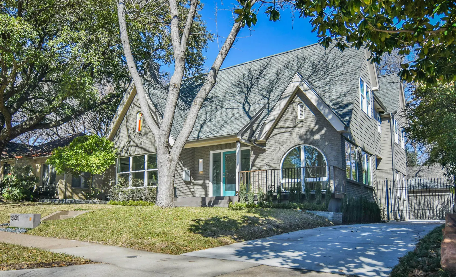 6911 Pasadena — Modern take on Traditional